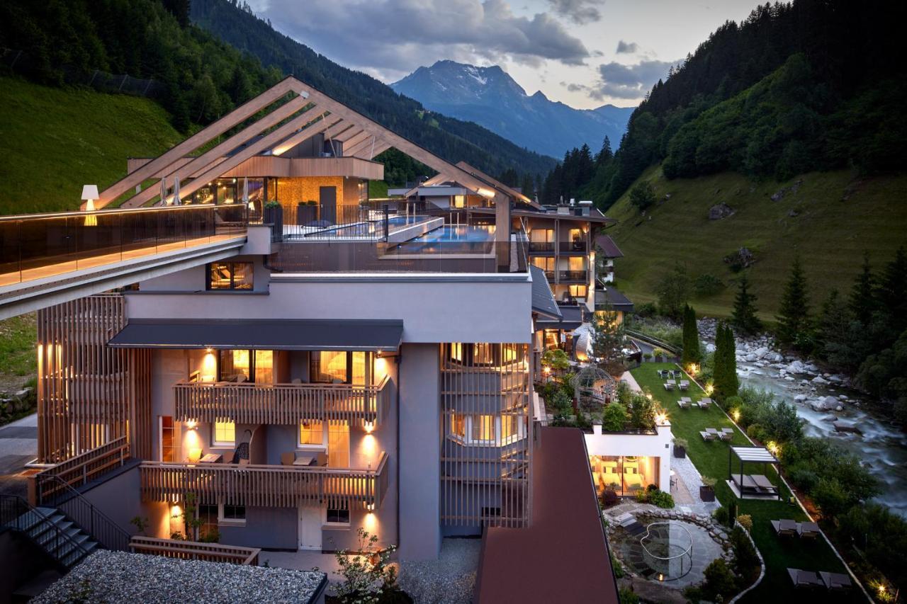 Zillergrundrock Luxury Mountain Resort Mayrhofen Eksteriør billede