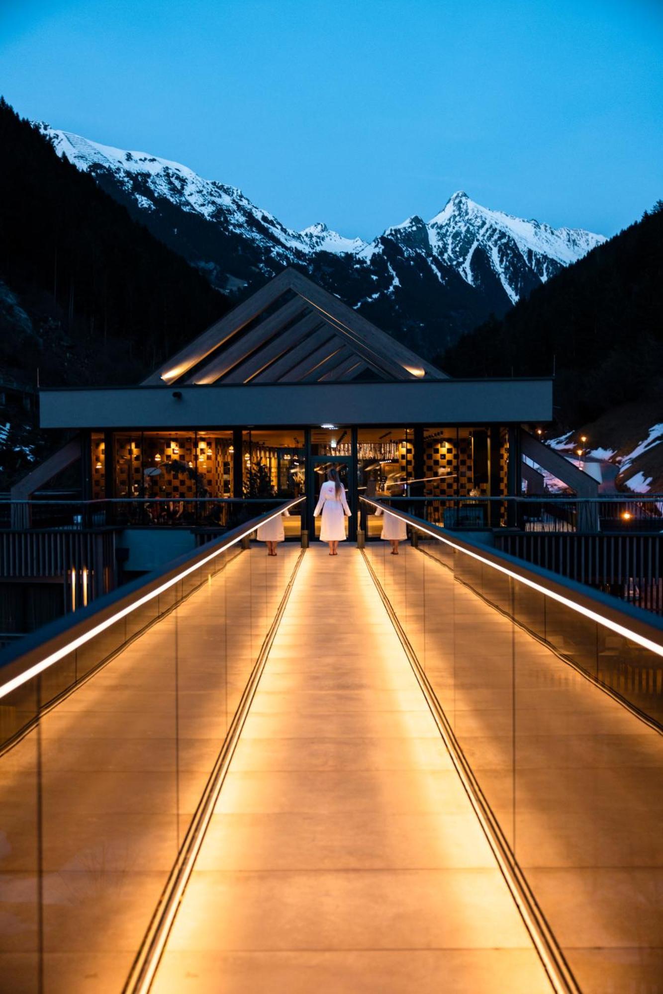 Zillergrundrock Luxury Mountain Resort Mayrhofen Eksteriør billede