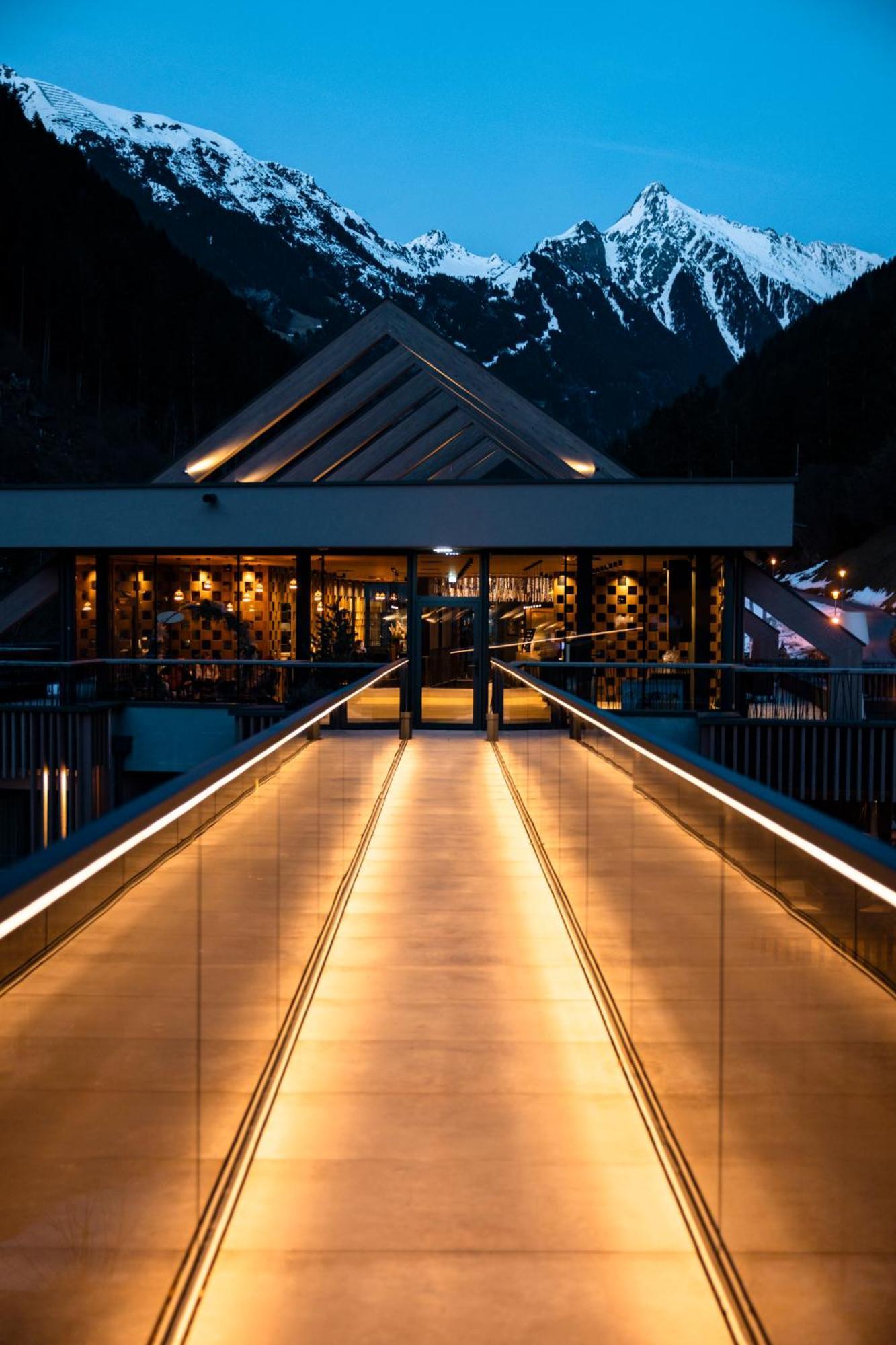 Zillergrundrock Luxury Mountain Resort Mayrhofen Eksteriør billede