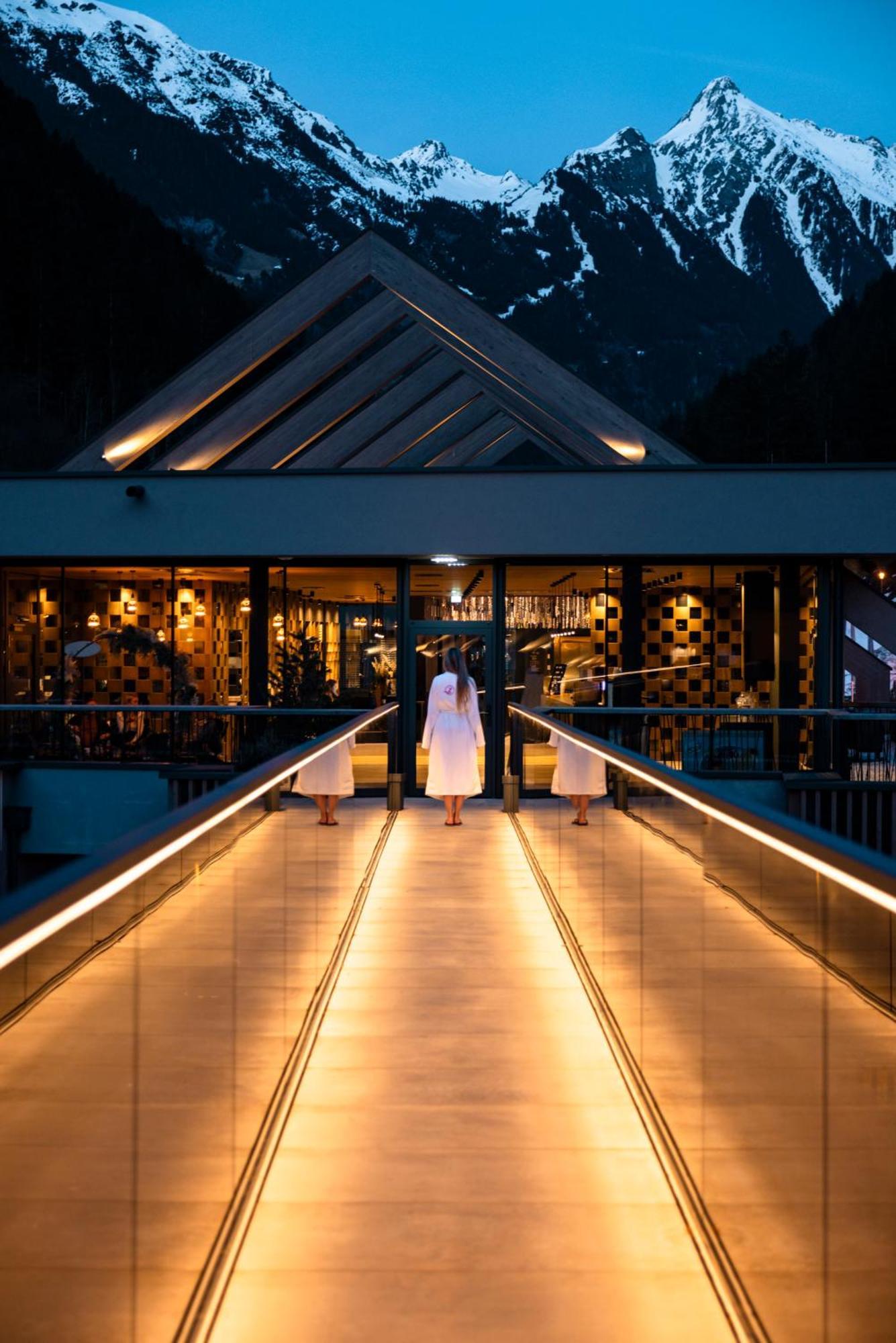 Zillergrundrock Luxury Mountain Resort Mayrhofen Eksteriør billede